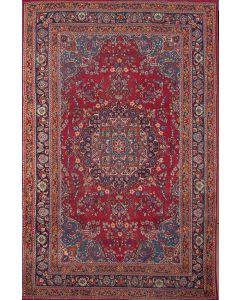 324-Alfombra persa en lana con óvalo central y decoración vegetal y floral sobre campo granate y cenefas en azul marino y ocre. Medidas: 200x300 cm.