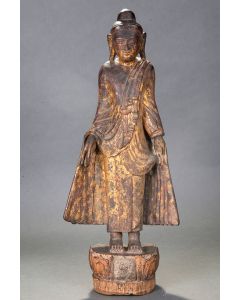 357-Buda  Figura en madera tallada y policromada. Medidas: 73x30 cm.  