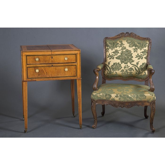 934Escritorio inglés de barco. S. XIX. en maderas frutales con filos