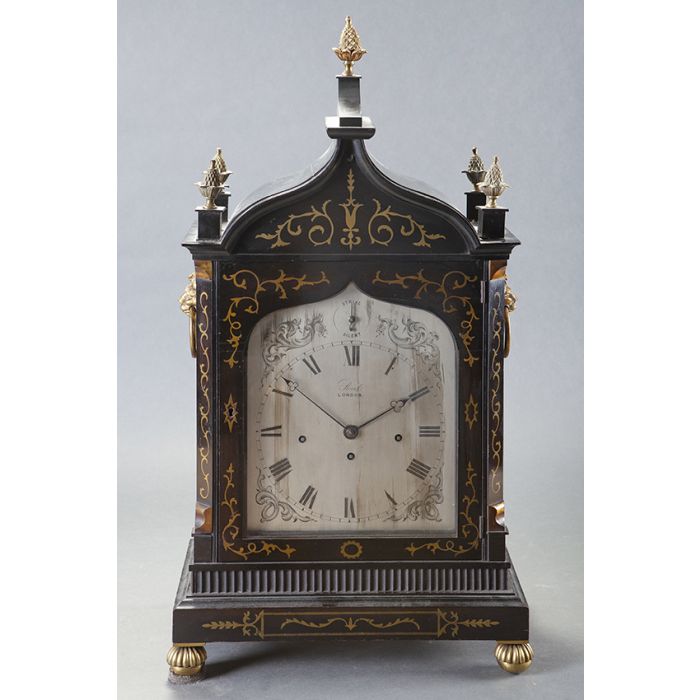 561Gran reloj bracket ingles en con caja en madera tallada con