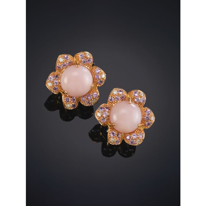 36-PENDIENTES DE FLORES CORAL PIEL DE ÁNGEL CON PÉTALOS DE ROSAS Y BRILLANTES. en oro rosa de 18K. | Fernando Durán
