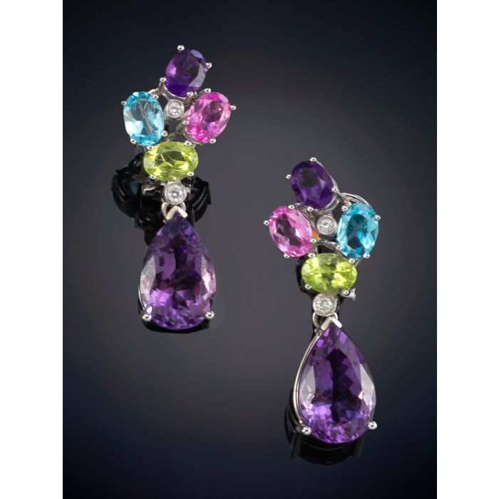 449-PENDIENTES LARGOS DE DE COLORES FIRMADO cARRERA Y CARRERA. Montura de garras en oro blanco 18k. | Fernando Durán