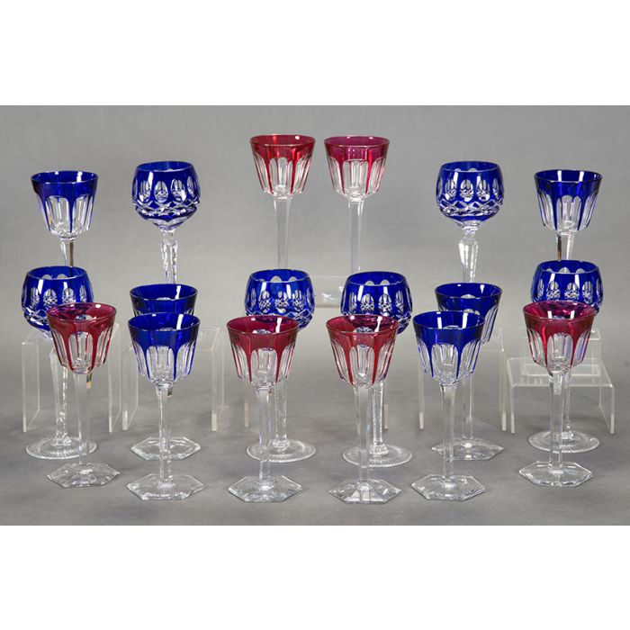 acortar Rusia tensión 1212-Lote de 18 copas: 12 de ellas de Baccarat. modelo Harcourt en cristal  incoloro. azul cobalto y rojo. Pie hexagonal y decoración facetada. Con  sello; l | Fernando Durán