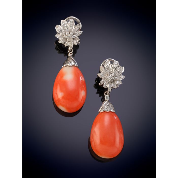 631-ELEGANTES PENDIENTES DESMONTABLES CON LÁGRIMAS DE DEL MEDITERRÁNEO QUE PENDEN DE UN ROSETÓN DE BRILLANTES sobre una montura en oro | Fernando Durán