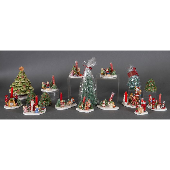 2229-VILLEROY & BOCH “Navidad” Lote formado por seis piezas, dos arbolitos,  tres escenas portavelas y Santa Claus. Medidas: 16 cm.