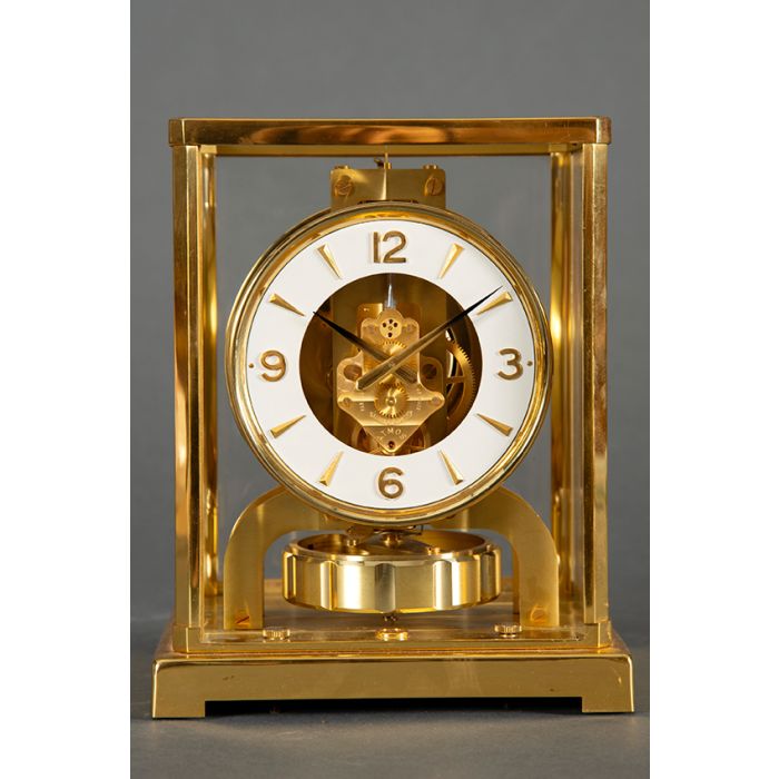 1180 Reloj de sobremesa Atmos Jaeger Lecoultre. En metal dorado y