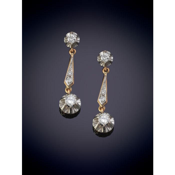 67-PENDIENTES ANTIGUOS C.1920 DE SOBRE UNA MONTURA DE ORO AMARILLO EL DE PLATINO. Peso total de l | Durán