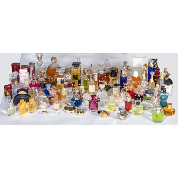 Pedicab mecanógrafo Acumulación 235-Lote de aproximadamente 100 frascos de perfumes vacíos de diferentes  marcas Diferentes medidas. | Fernando Durán