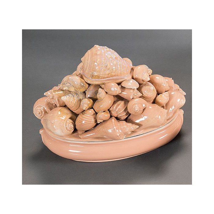 2195-Sopera en cerámica esmaltada con tapa de conchas y caracolas en  relieve. Medidas: 23 x 30 cm
