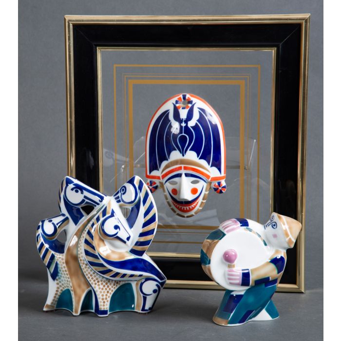 2296Lote de tres piezas modernas de Sargadelos compuesto por un