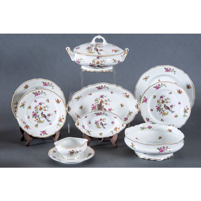 1279-Completa vajilla en porcelana de Limoges, modelo pallas
