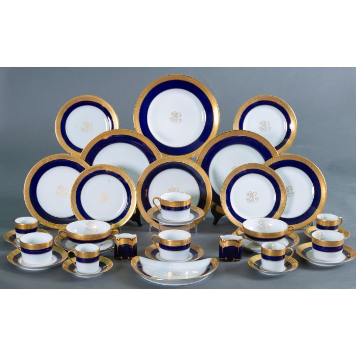 871Exclusiva gran vajilla en porcelana de Limoges, con marcas Tharaud