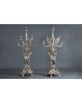 874-Gran pareja de candelabros de 16 luces en metal plateado. S. XIX. 