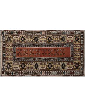 684-Lote de tres alfombras persas en lana. con decoración geometrica y vegetal  sobre campos teja. crema y granate.