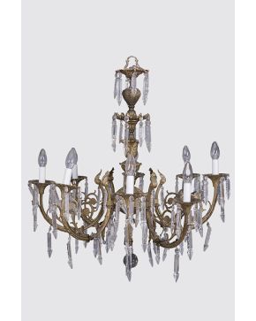 408-Lámpara de techo de ocho luces en bronce dorado y cristal tallado veneciano de finales del siglo XIX. Alguna falta.