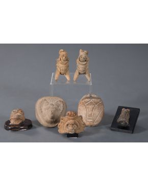 1258-Lote de siete pequeñas figuras en cerámica precolombina.