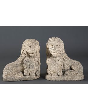 991-Decorativa pareja de leones en piedra pp. S. XX