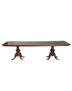 679-Gran mesa de comedor de Herraiz. estilo inglés con doble pata de jarrón. Con tablero extensor sobre pie. 