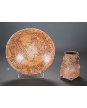 752-Jarro en cerámica con decoración de figura humana en relieve caricaturizada. Cultura Maya-Guatemala. Periodo Clásico. 600- 700 d. C