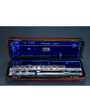 615-Flauta travesera en plata  maciza con marcas de The Heinz Flute. WMS Haynes Co. Boston Masachusets. numerada 26858. Flauta estilo alemán de llaves cer