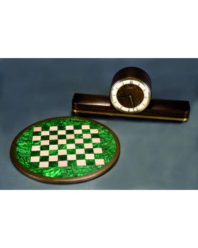 578-Tablero circular de ajedrez en mármol y malaquita.