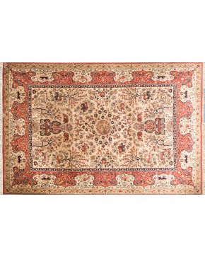 1056-Alfombra persa en lana  con decoración vegetal  y zoomorfa sobre campo marrón.