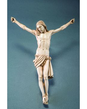 1194-Cristo de tres clavos en marfil talldo. finales s.XIX.