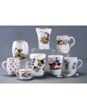 1195-Lote formado por cuatro tazas. cuatro vasos y un perfumero en opalina pintada. s. XIX.