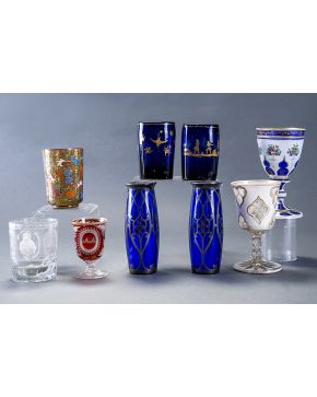 845-Lote en cristal formado por vaso con decoración esmaltada; copa en cristal de Bohemia grabado y vaso de La Granja con camafeo y decoración grabada. un