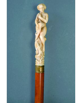 756-Bastón antiguo con empuñadura de marfil tallado representando a Eva con la serpiente. C. 1900.