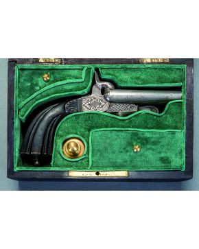 642-Exquisitamente adornada pistola Lefaucheux fabricada hacia 1860 en su estuche original. Objeto histórico de colección. Alta calidad. Muy bella decorac