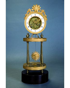 942-Reloj francés esqueleto en bronce dorado. época directorio (1795-1799).