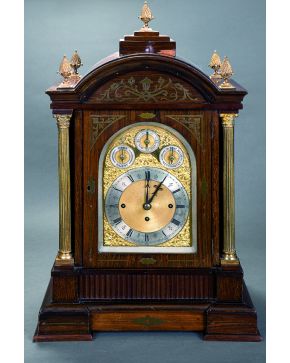 959-Monumental reloj bracket inglés. época Victoriana. musical con tres trenes y tres esferas subsidiarias. la de la izquierda para activar o desactivar l