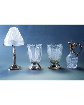 885-Elegante jarra en cristal tallado y moldeado con embocadura y asa en plata de ley 925.
