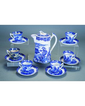 585-Juego de café en porcelana azul y blanca Phoenix China. Formado por: cafetera. 6 platitos y 6 tazas.