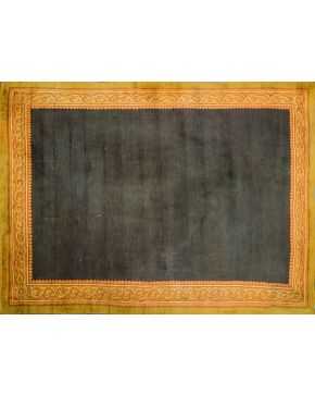 1035-Gran alfombra en lana de nudo español de la Real Fábrica de Tapices. año 1928.