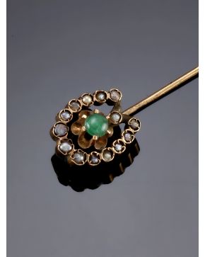 10-PINCHO ANTIGUO DE DIAMANTES. sobre una montura de oro amarillo de 18k.