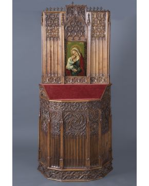 898-Capilla para oratorio neogótico con tabla de Virgen de la Leche. siguiendo modelos flamencos del siglo XV.