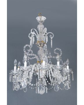 775-Lámpara de techo de 10 luces en cristal moldeado y tallado de brazos sogueados con decoración de prismas y cuentas.