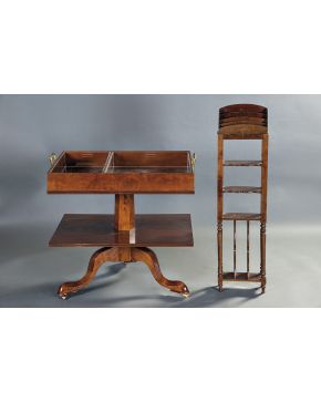 428-Mueble bar inglés en madera de caoba con doble bandeja. Interior de metracrilato y tiradores en dorado. Sobre patas de rueda.