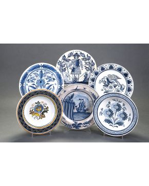757-Lote de seis platos en cerámica esmaltada. S. XX.