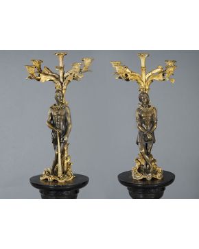 481-Importante pareja de candelabros en bronce dorado y pavonado. Francia finales S. XIX. 