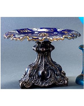 1514-Lote formado por jarrón en opalina azul con decoración geométrica en dorado y frutero en cristal doblado en azul cobalto con decoración en dorado y ba
