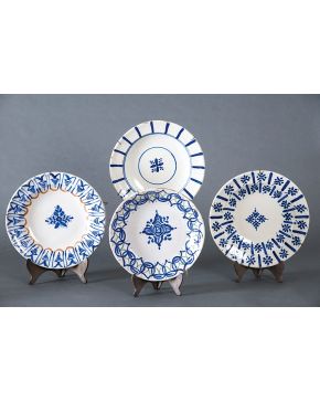 745-Lote formado por cuatro platos en cerámica esmaltada de Manises s. XIX. Uno firmado G.M.