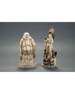 865-Lote de dos figuras orientales en hueso con decoración polícroma. Una china y otra hindú. Con sello. C. 1900.
