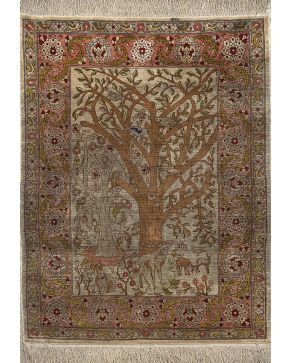 1002-Alfombra persa en seda con representación del Árbol de la Vida. Colores complementarios: azul. rojo y rosa.