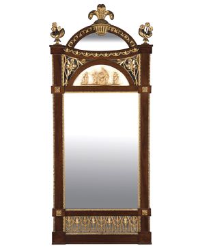 540-Espejo rectangular estilo neoclásico en madera tallada. dorada y policrada con decoración de contarios de perlas y escenas clásicas en relieve. 
