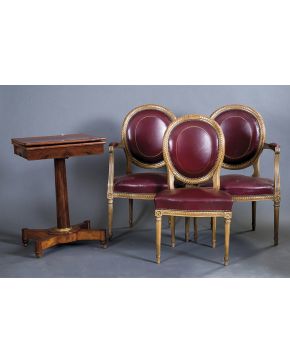 377-Lote formado por pareja de butacas y silla estilo Luis XVI. en madera tallada pintada y dorada con tapiceria en piel granate. Algún desperfecto. 