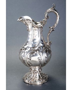 361-Gran jarra en plata inglesa punzonada. con marcas de  Edward. Edw. Jr. John & William Barnard. Londres. 1844.