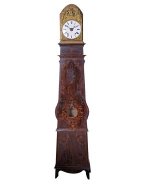 436-Reloj de pared con caja en madera de la relojería Valero de Zaragoza. c. 1900. Mecanismo de cuerda llave. Esfera blanca con numeración romana en negro